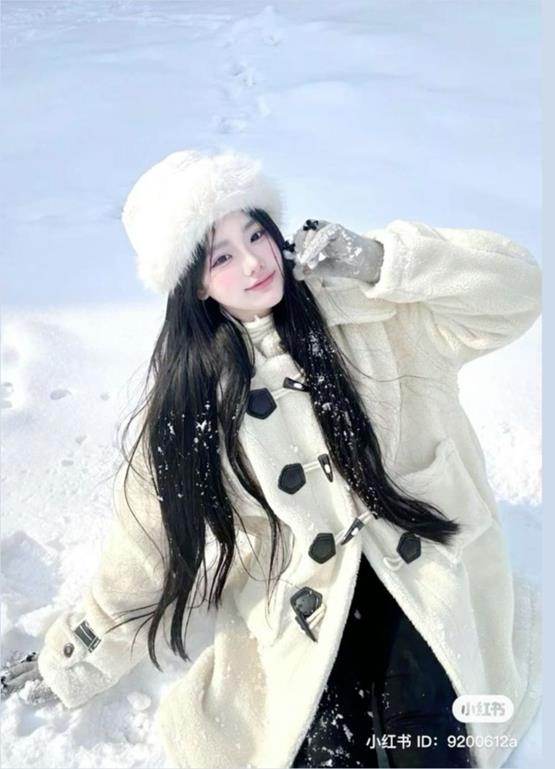 cô gái và mùa đông cười tươi
