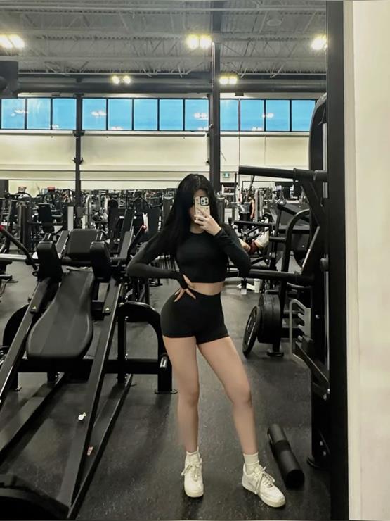 ảnh gái tập gym selfie dáng đẹp