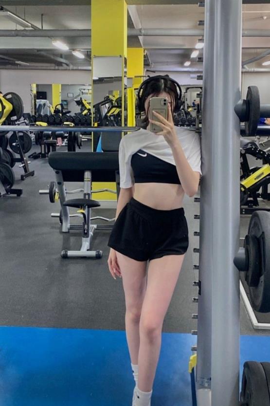 ảnh gái tập gym body da trắng