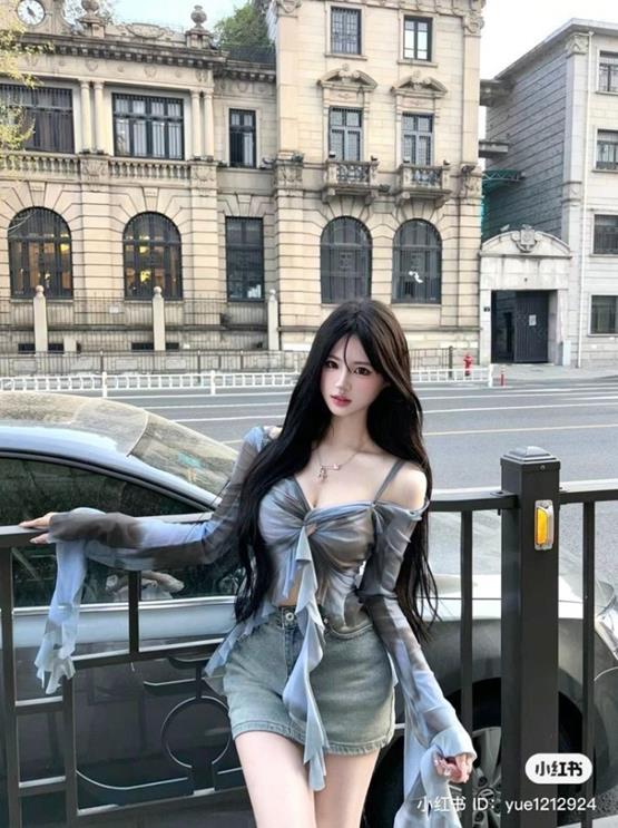 gái xinh mặc váy thiếu vải trên phố