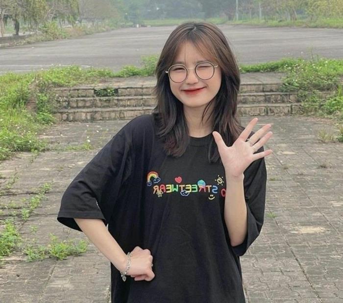 hình gái xinh tóc ngắn đeo kính đáng yêu