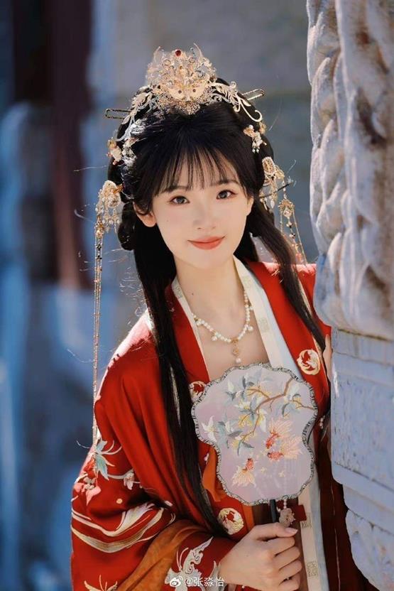 Ảnh gái Trung cổ trang đáng yêu tinh nghịch