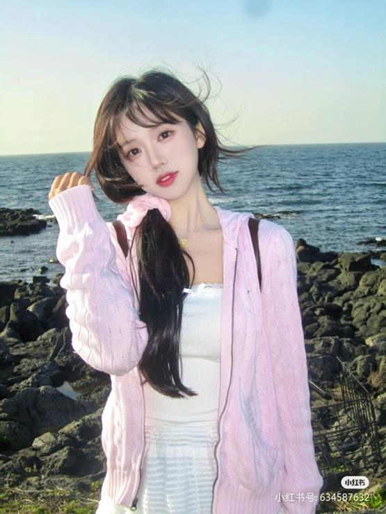 Ảnh gái Trung cute đeo kính thơ mộng