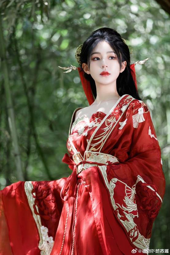 Ảnh gái Trung cổ trang quyến rũ