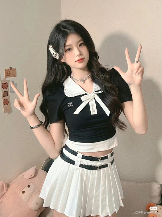 gái xinh mặc váy xếp ly cute