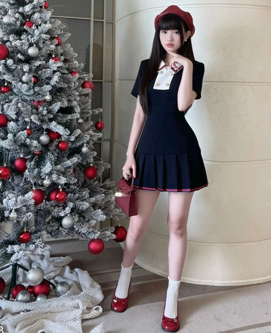gái đẹp mặc váy xếp ly dễ thương