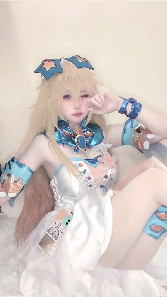 Gái xinh cosplay liên quân