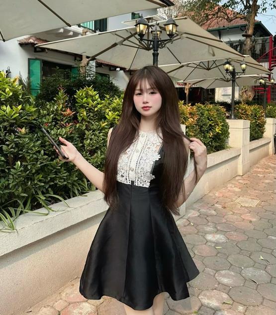 Gái xinh mặc váy đen nữ tính