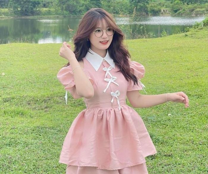 ảnh nữ cute váy hồng