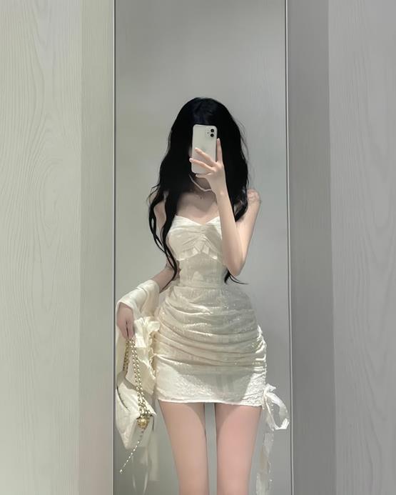 Gái xinh mặc đồ bó sát