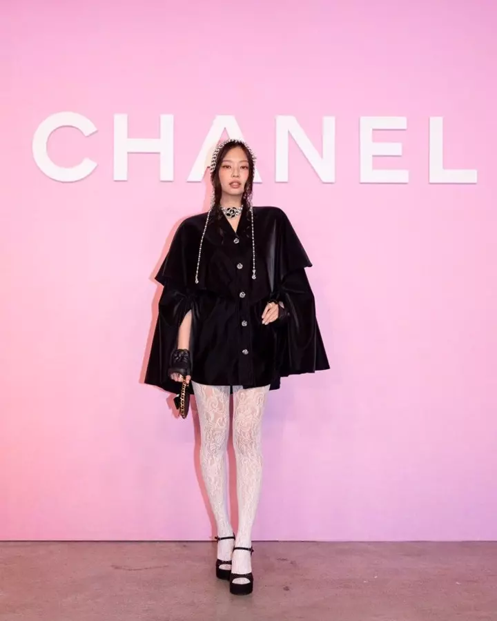 [Ảnh Jennie Chanel] Khoe Hình Tạo Dáng Đẹp Của Jennie Cùng Chanel