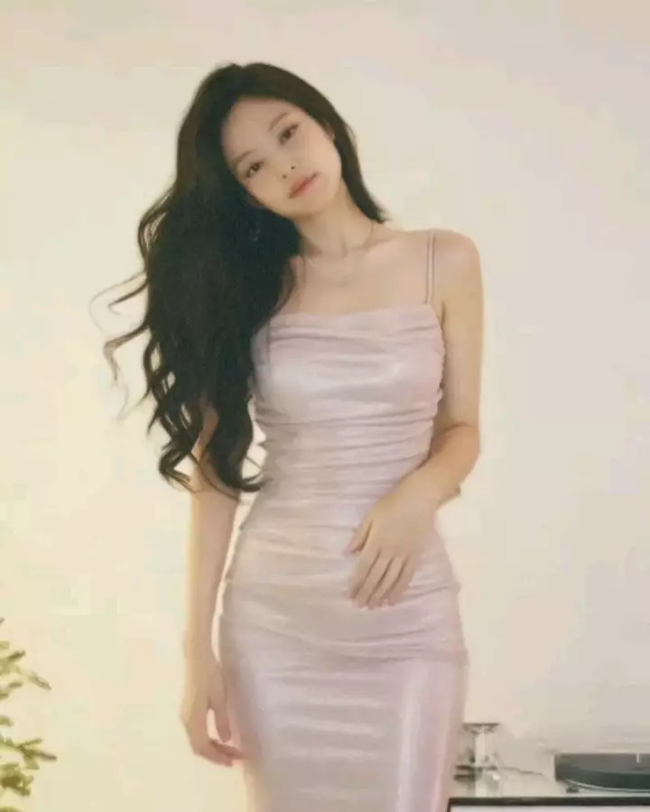 [Jennie Mặc Váy] – Loạt Ảnh Jennie Diện Váy Hút Hồn Người Xem