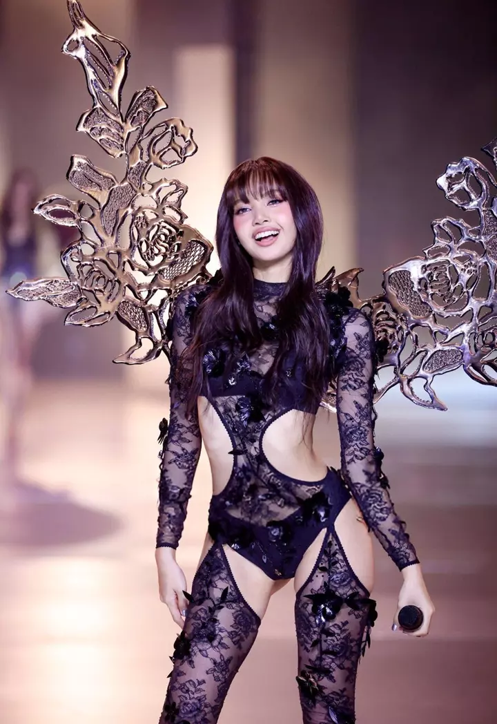 Lisa tại sự kiện thời trang quốc tế