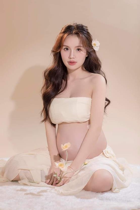 Hình mẹ bầu dễ thương