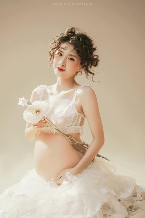 Hình mẹ bầu và hoa hot nhất