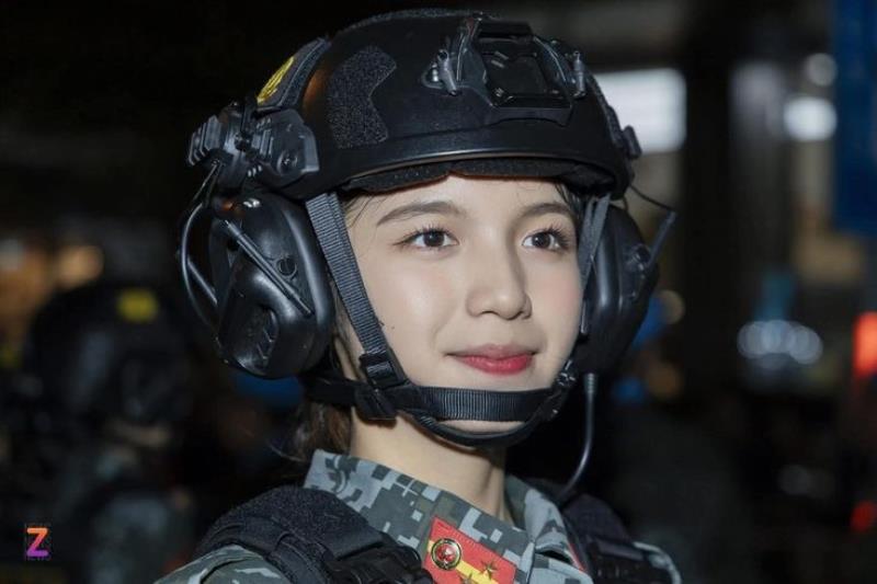 Ảnh nữ cảnh sát xinh đẹp