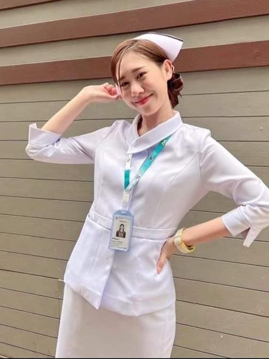 Ảnh cô y tá cười mỉm dễ thương