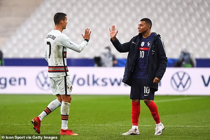 Ảnh Ronaldo và Mbappe