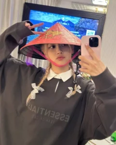 Tuyển Chọn Các Hình Ảnh Rose Cầm Điện Thoại Selfie Xinh Đẹp, Cute