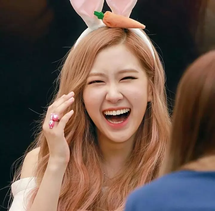 [Ảnh Rose Cười] 100+ Hình Ảnh Cười Tươi Sáng Nhất Của Rosé BlackPink