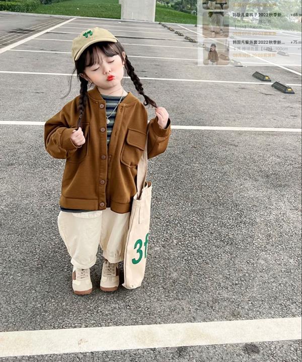 Hình bé gái cute đốn tim