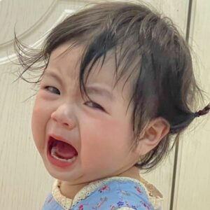 Ảnh em bé khóc cute