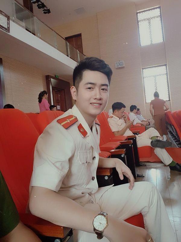 Ảnh chú cảnh sát giao thông đẹp trai 