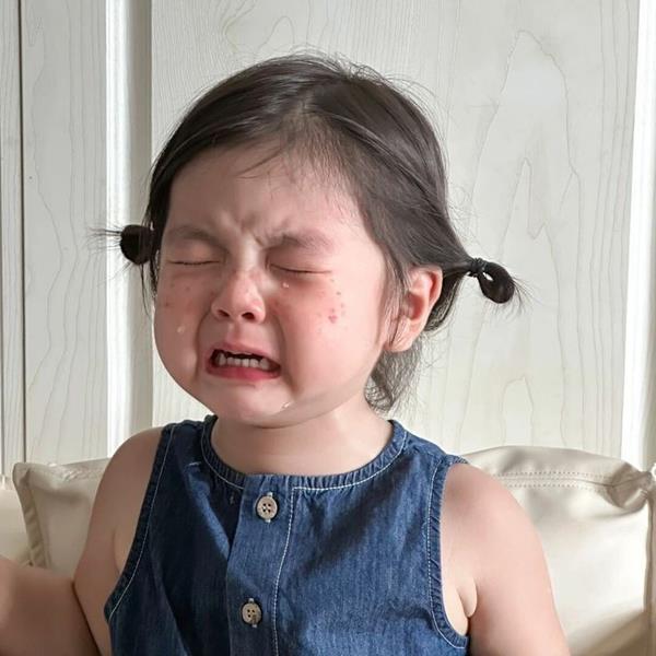 Ảnh con nít khóc đáng yêu