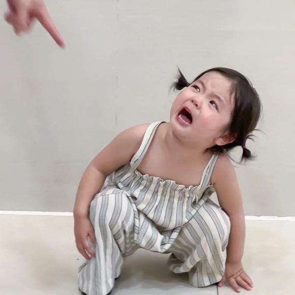 Ảnh con nít khóc siêu dễ thương