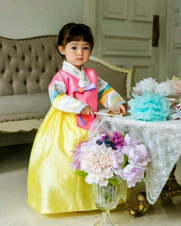 Ảnh bé Hàn Quốc mặc Hanbok