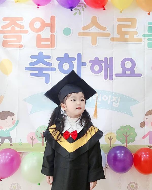 Ảnh kỉ yếu cho bé gái