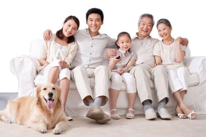 Ảnh gia đình và chú chó đáng yêu