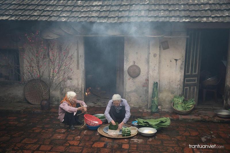 Hình gia đình tết buồn vợ chồng già một mình 