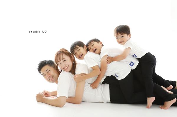 Hình nền gia đình 5 người siêu cute