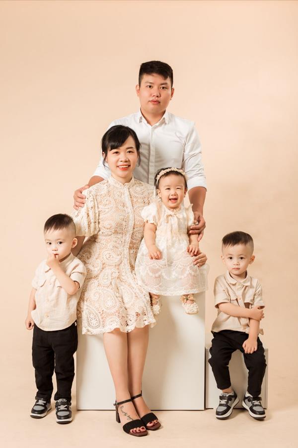 Ảnh gia đình 5 người 2 gái 1 trai Việt Nam