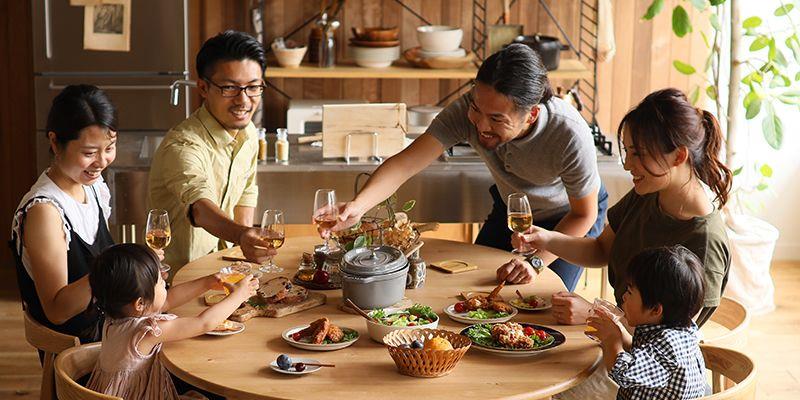 Hình ảnh bữa cơm gia đình hạnh phúc
