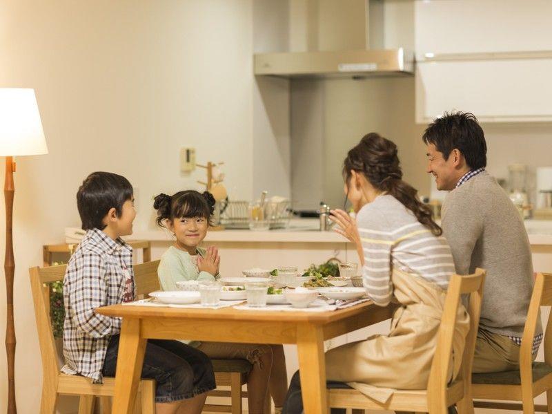 Hình ảnh mâm cơm gia đình ấm cúng