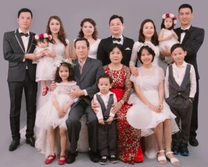 Hình ảnh gia đình đông con