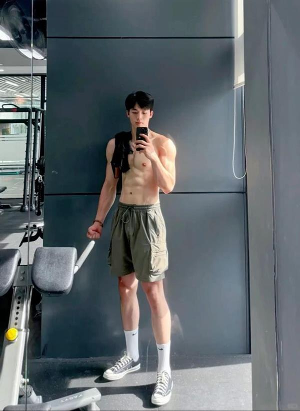 Ảnh trai đẹp tập gym Hàn Quốc