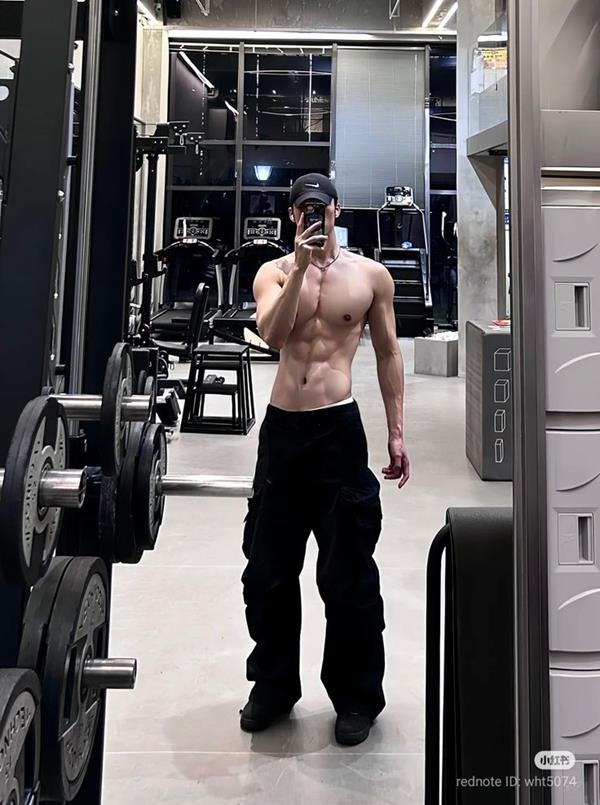 Hình ảnh gym nam đẹp khoe body 6 múi
