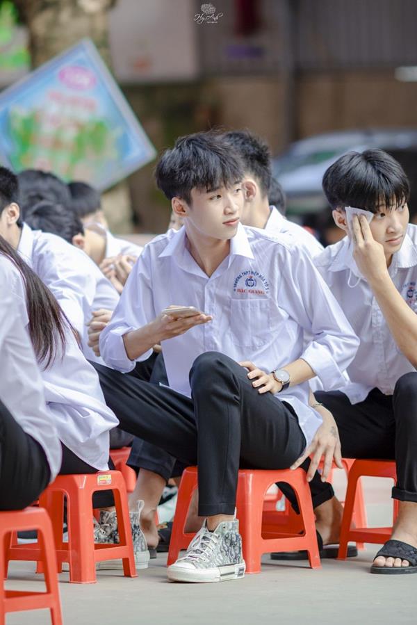 Ảnh trai lớp 10 giờ chào cờ