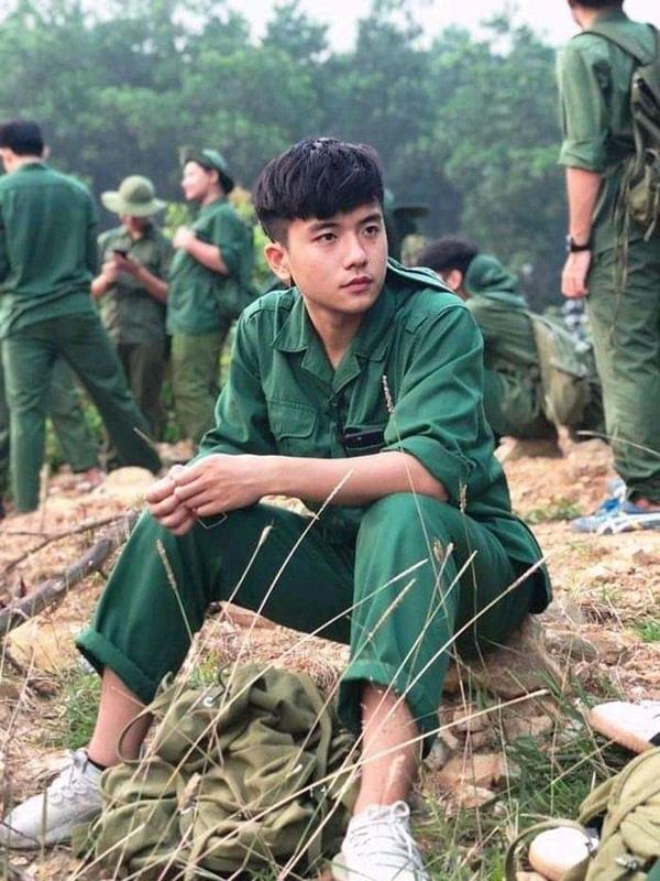 Ảnh sinh viên nam học quân sự hot