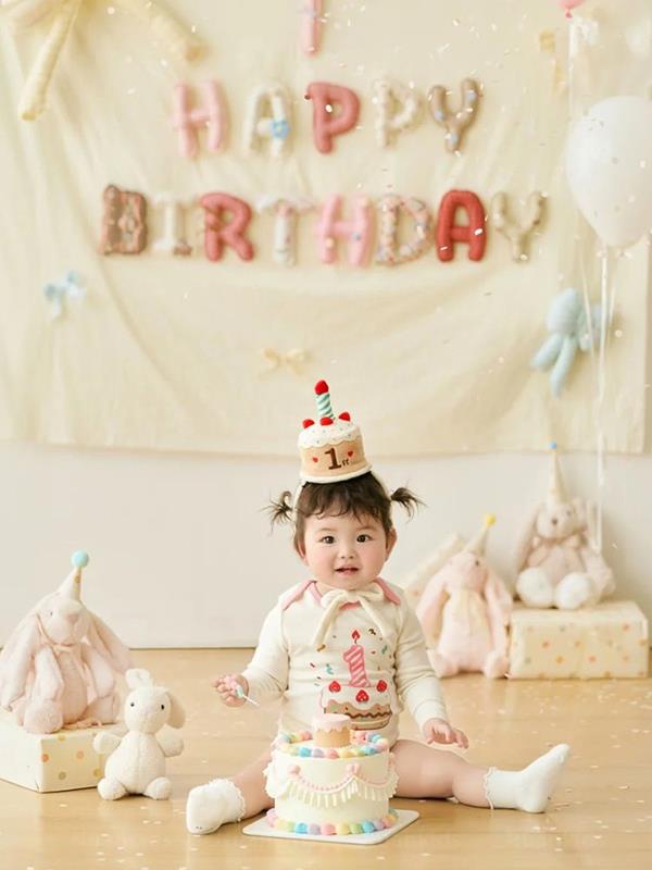 Hình sinh nhật bé gái cười tươi