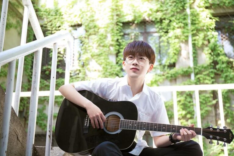 Ảnh trai đẹp k9 chơi đàn hot nhất