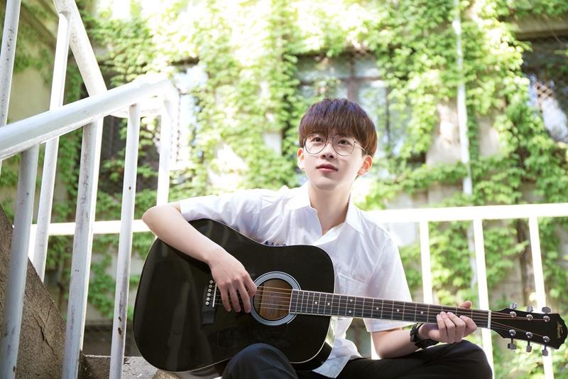 Ảnh trai đẹp k9 chơi đàn hot nhất