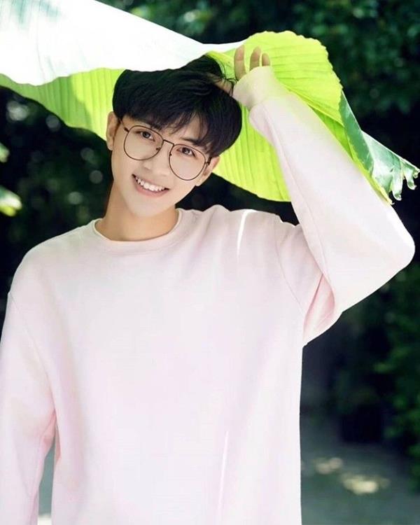 Ảnh đẹp trai k9 cười tươi rạng rỡ