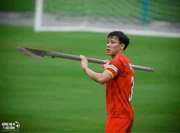 Ảnh nam đá banh chế Quế Ngọc Hải