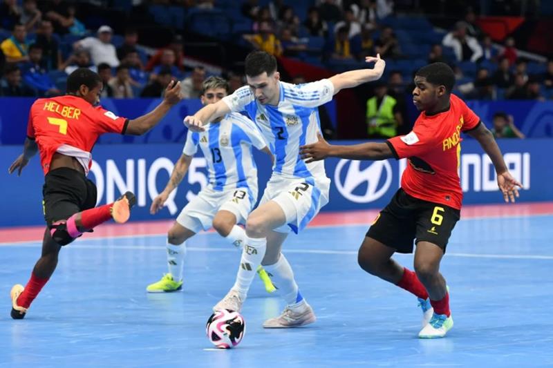 Ảnh nam đá bóng - trận đấu futsal giữa Argentina và Angola