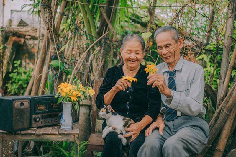 Ảnh ông bà và hoa đẹp nhất