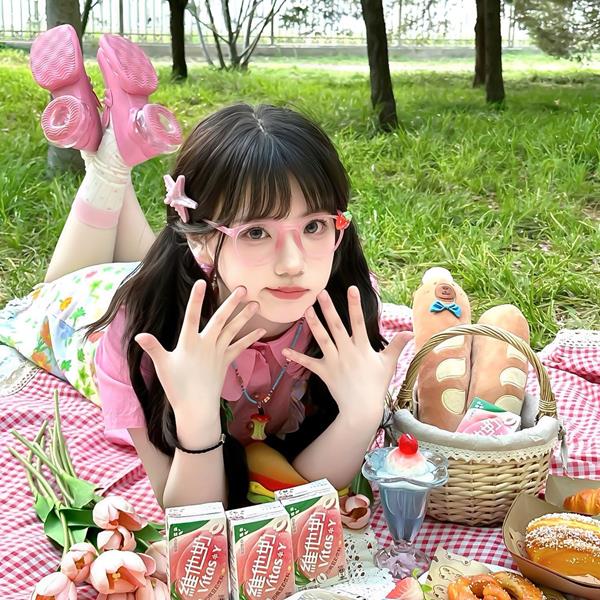 Avatar Facebook nữ cute